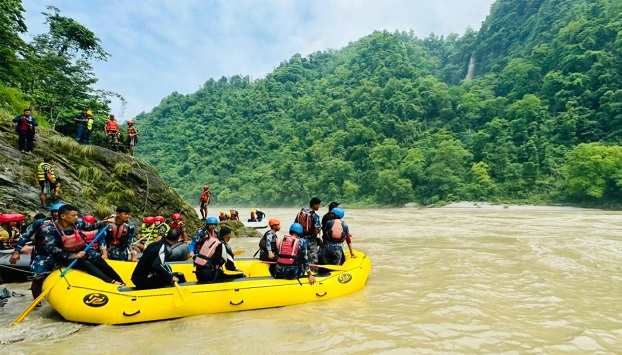 लापता बस यात्रियों को खोजने नेपाल पहुंची भारतीय एनडीआरएफ टीम, रेस्क्यू ऑपरेशन शुरू