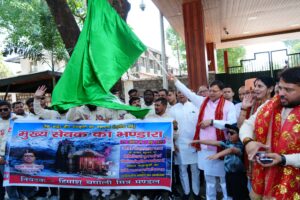 सीएम धामी ने चारों धामों में ‘मुख्य सेवक भंडारा’ के सेवादारों की टीम को हरी झंडी दिखाकर रवाना किया