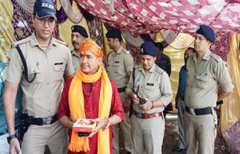पुलिस ने साधु वेशधारी 25 फर्जी बाबा