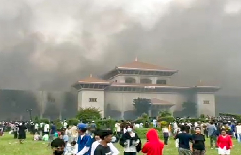 Set fire to the Nepal President's House