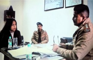 urmila front of police