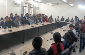 shiksha nideshk se mar-peet