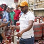 देश में LPG संकट, सिलेंडर कालाबाजारी और बुकिंग में उछाल: रोजाना 50 लाख सिलेंडर डिलीवर, सरकार ने कहा- घबराएं नहीं