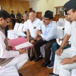 देहरादून में जनसुनवाई के दौरान सीएम धामी ने सुनी जनता की फरियाद, अधिकारियों को दिए सख्त निर्देश