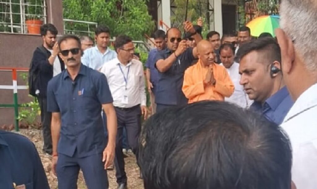 CM Yogi-1