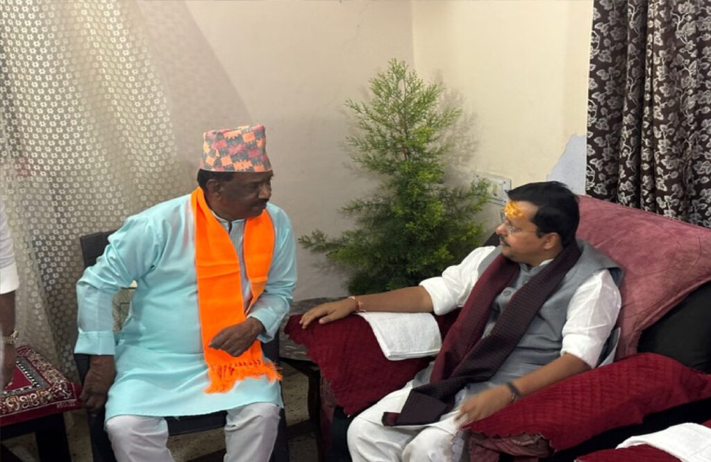 Nitin nabin with booth adhayaksha