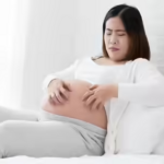 प्रेग्नेंसी में क्यों बढ़ जाती है चेहरे की प्राकृतिक चमक? जानिए हार्मोन, रक्त प्रवाह और त्वचा में होने वाले बदलावों का वैज्ञानिक कारण