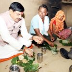 मप्रः मुख्यमंत्री ने जनजातीय परिवार के घर किया भोजन, बहनों से बंधवाई राखी