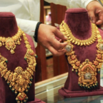 इस हफ्ते सोने के भाव में 4,694 रुपये और चांदी में 8,436 रुपये की बड़ी गिरावट, निवेशकों को राहत