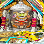 बाबा महाकाल के दिव्य दर्शन से गूंजा मंदिर परिसर भस्म आरती में रजत आभूषणों से सजे भगवान